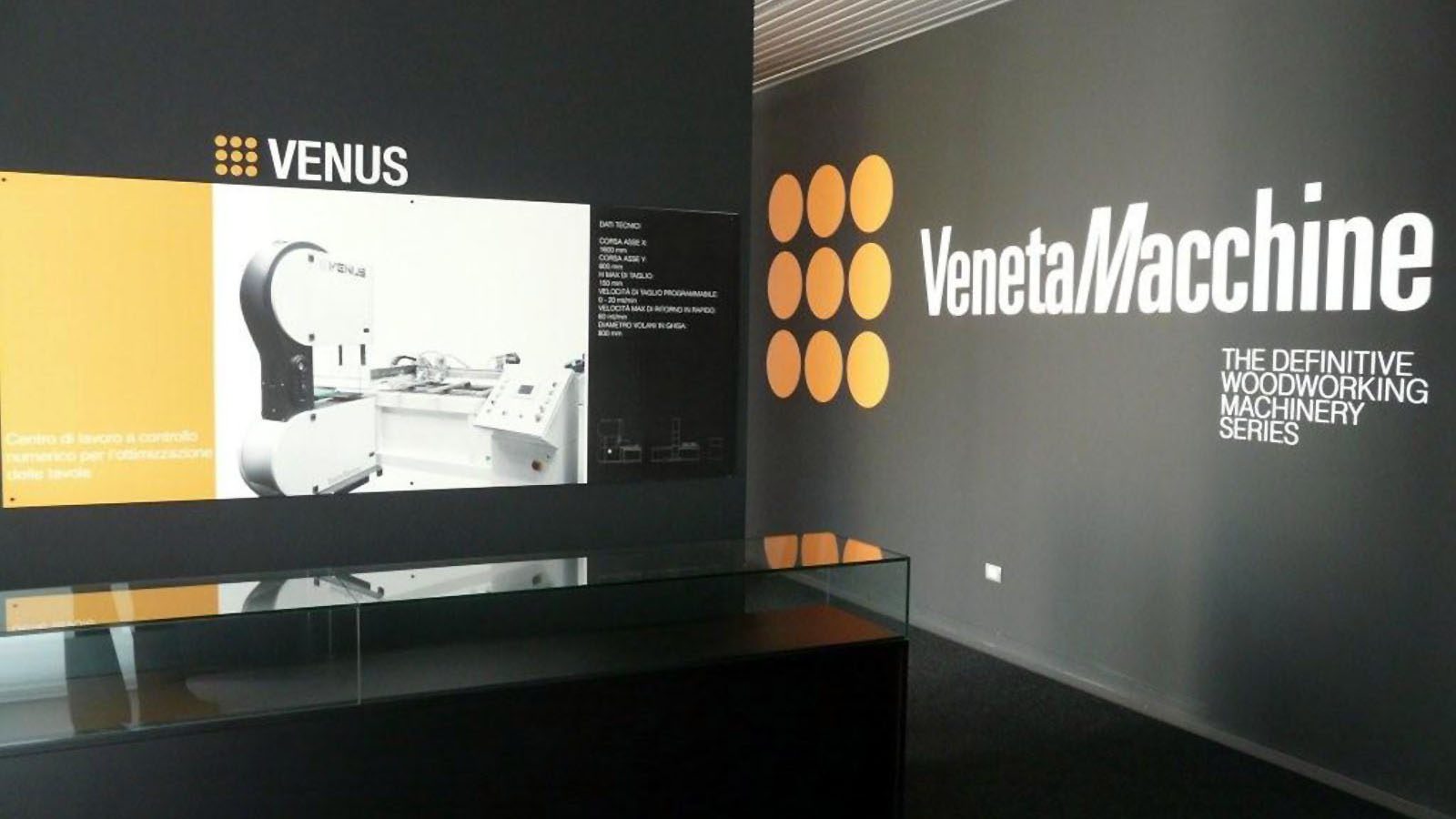 veneta-macchine-showroom-venus